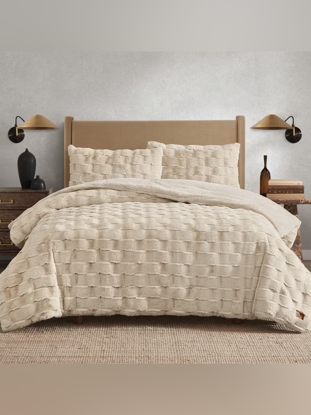 🎉LAST CHANCE🎉FRYE Luxurious Channel 3-piece Faux Fur Comforter Set